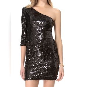 Blaque Label
Women's Black One Shoulder Sequin Dress small and great condition